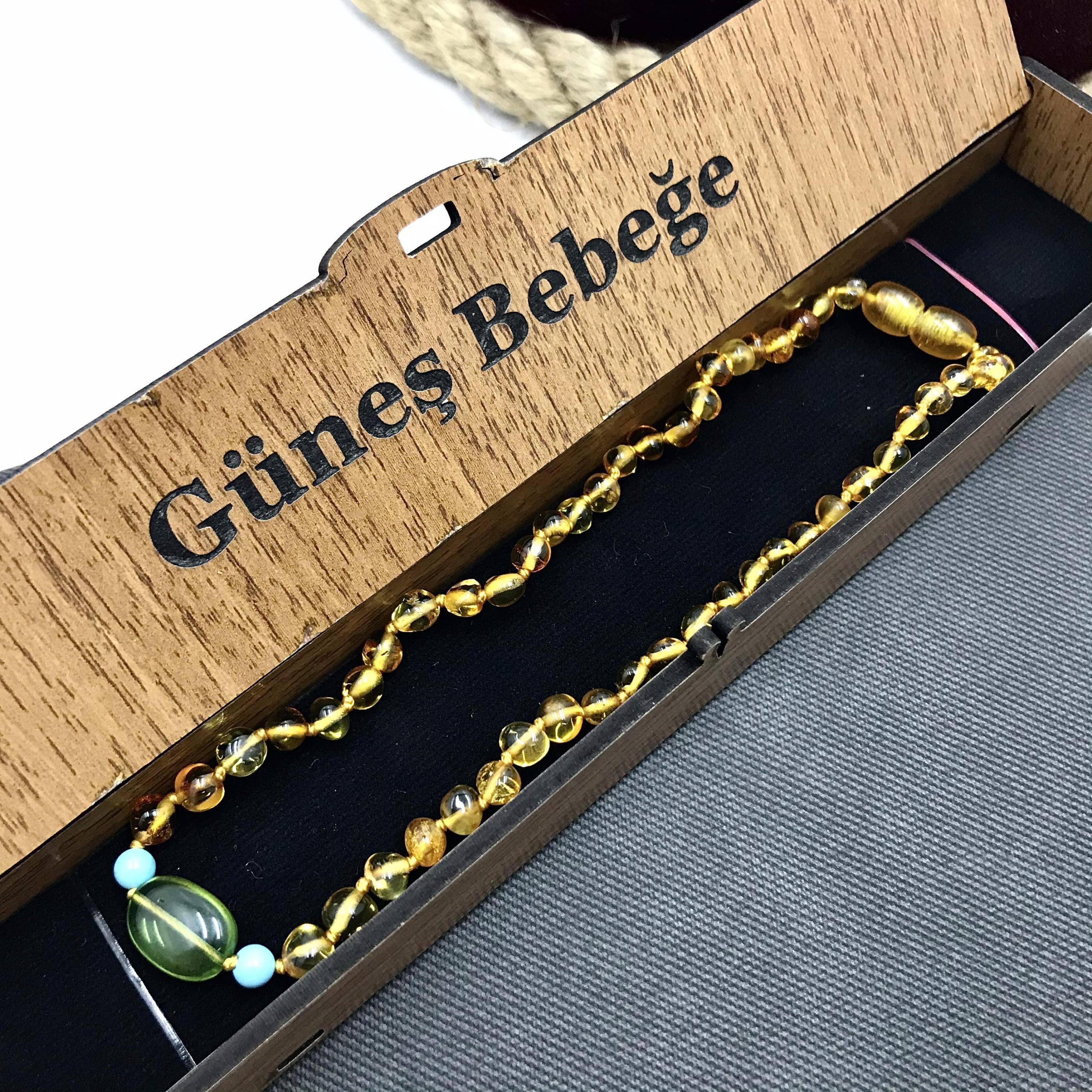 İsme Özel Kutulu Bebek Diş Kolyesi 149.90 TL İsme Özel Kutulu Bebek Diş Kolyesi 149.90 TL